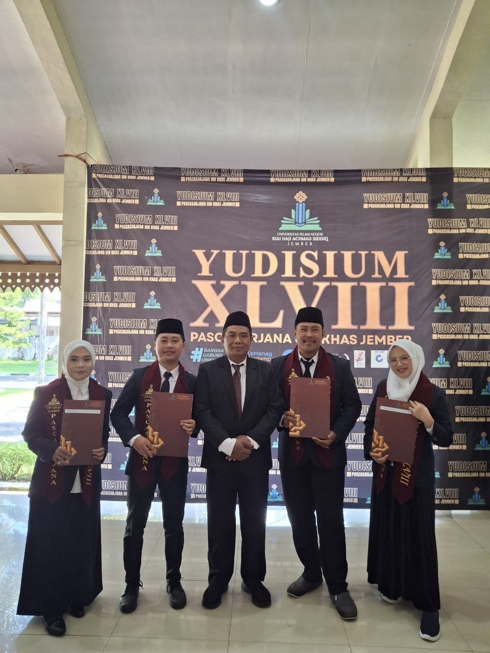 Langkah Baru Sang Magister: Empat Mahasiswa PGMI Sukses Menuntaskan Studi di Pascasarjana UIN KHAS Jember